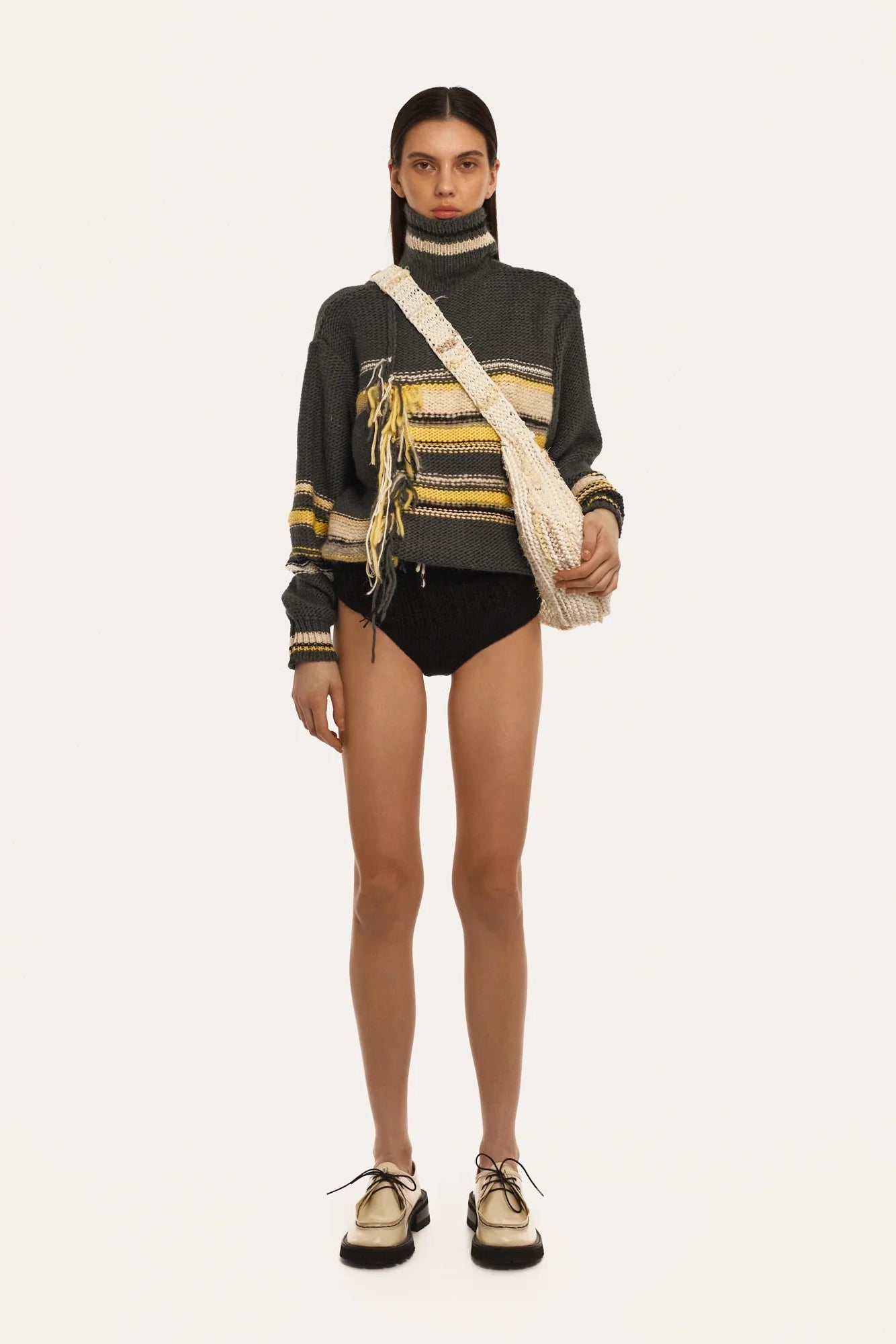 Светр сірий в смужку