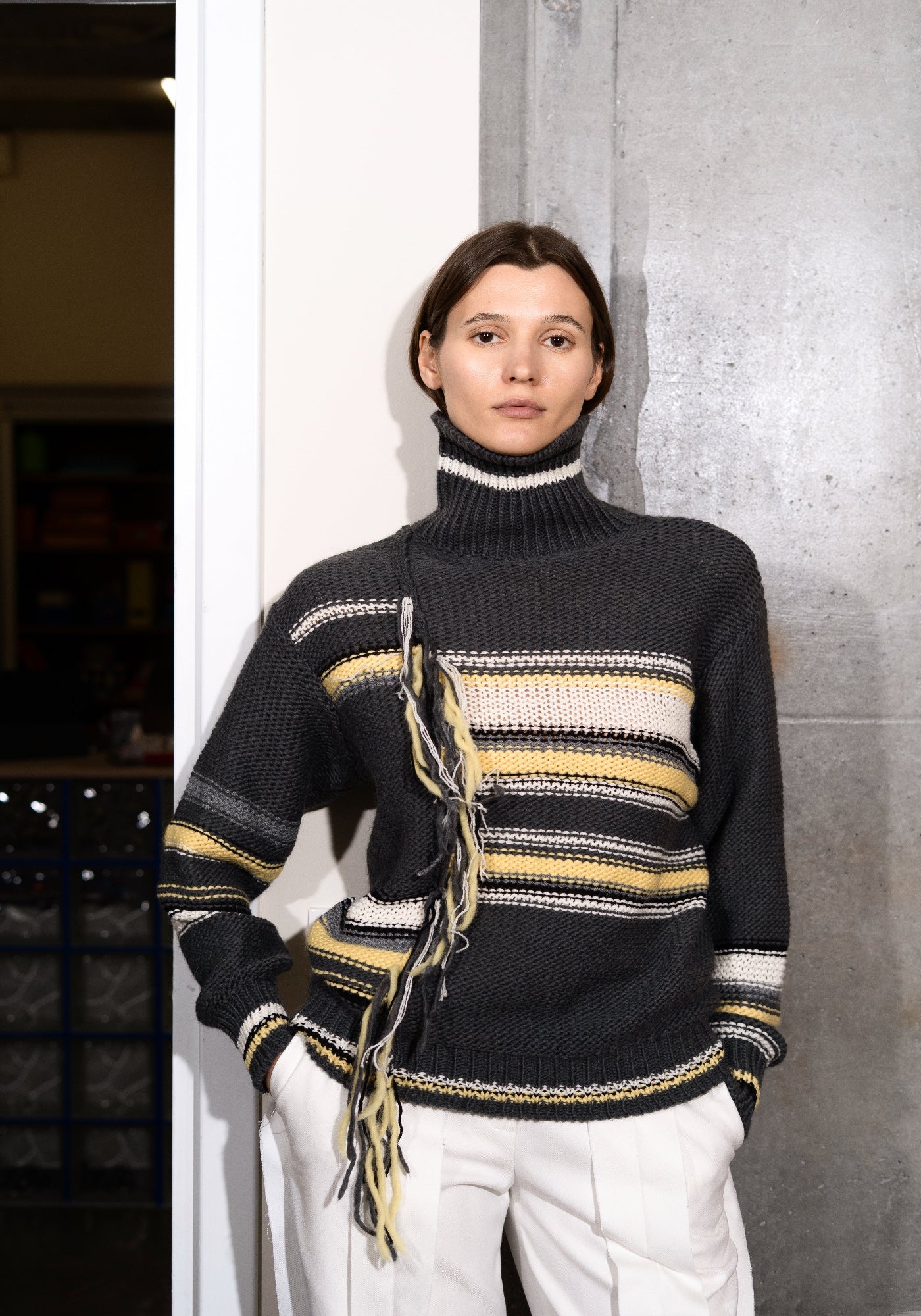 Светр сірий в смужку