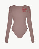 Облягаючий сітчастий боді, прикрашений декоративними квітковими кристалами