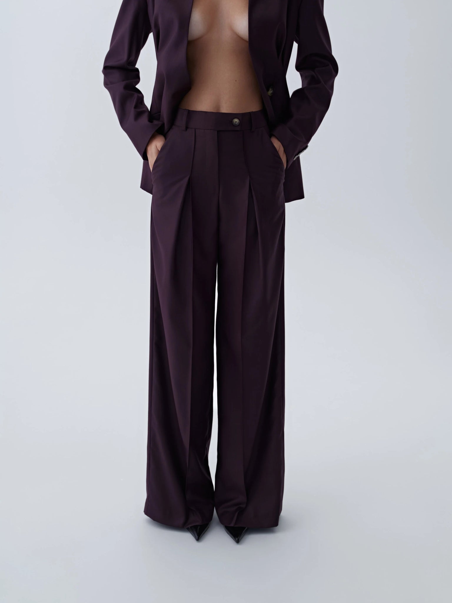 Брюки вільного крою зі складками