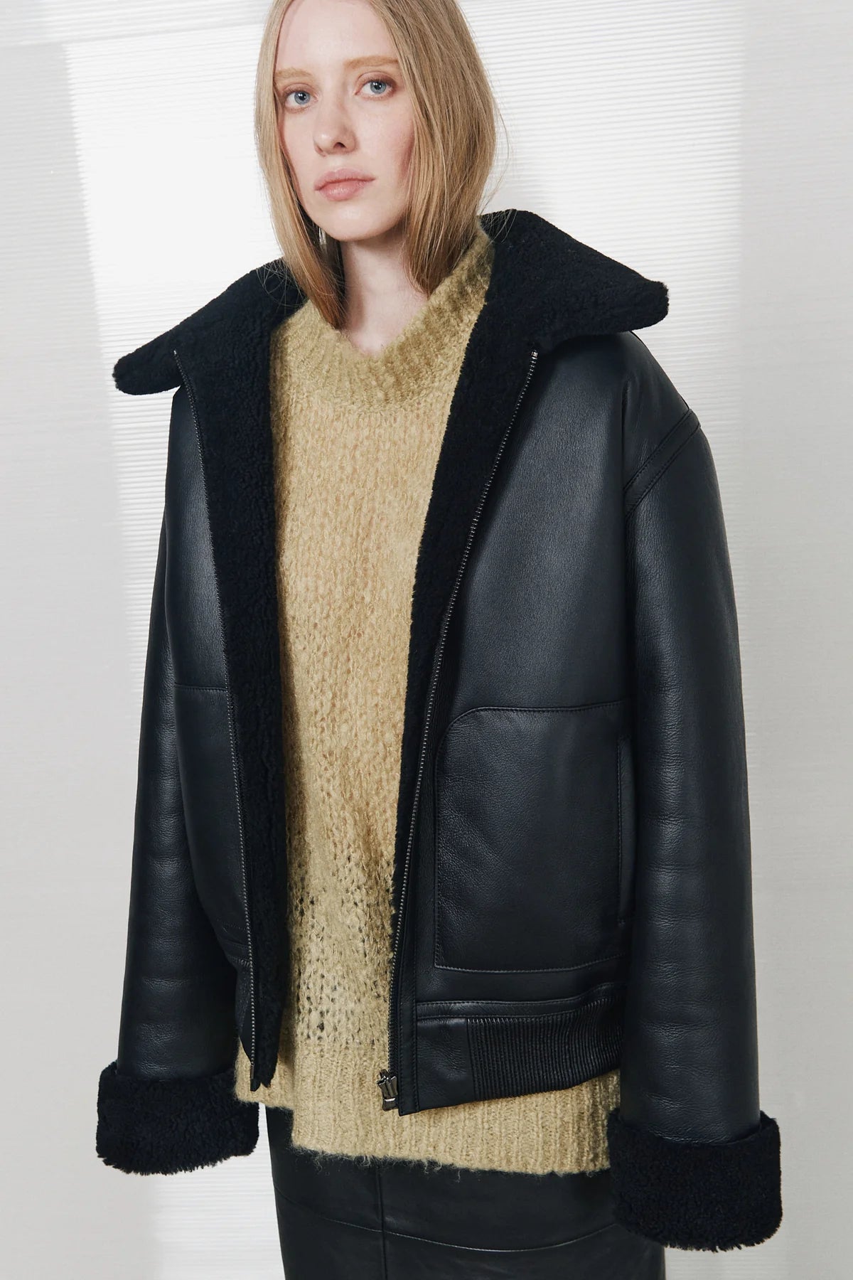 Двостороння дублянка-бомбер чорна