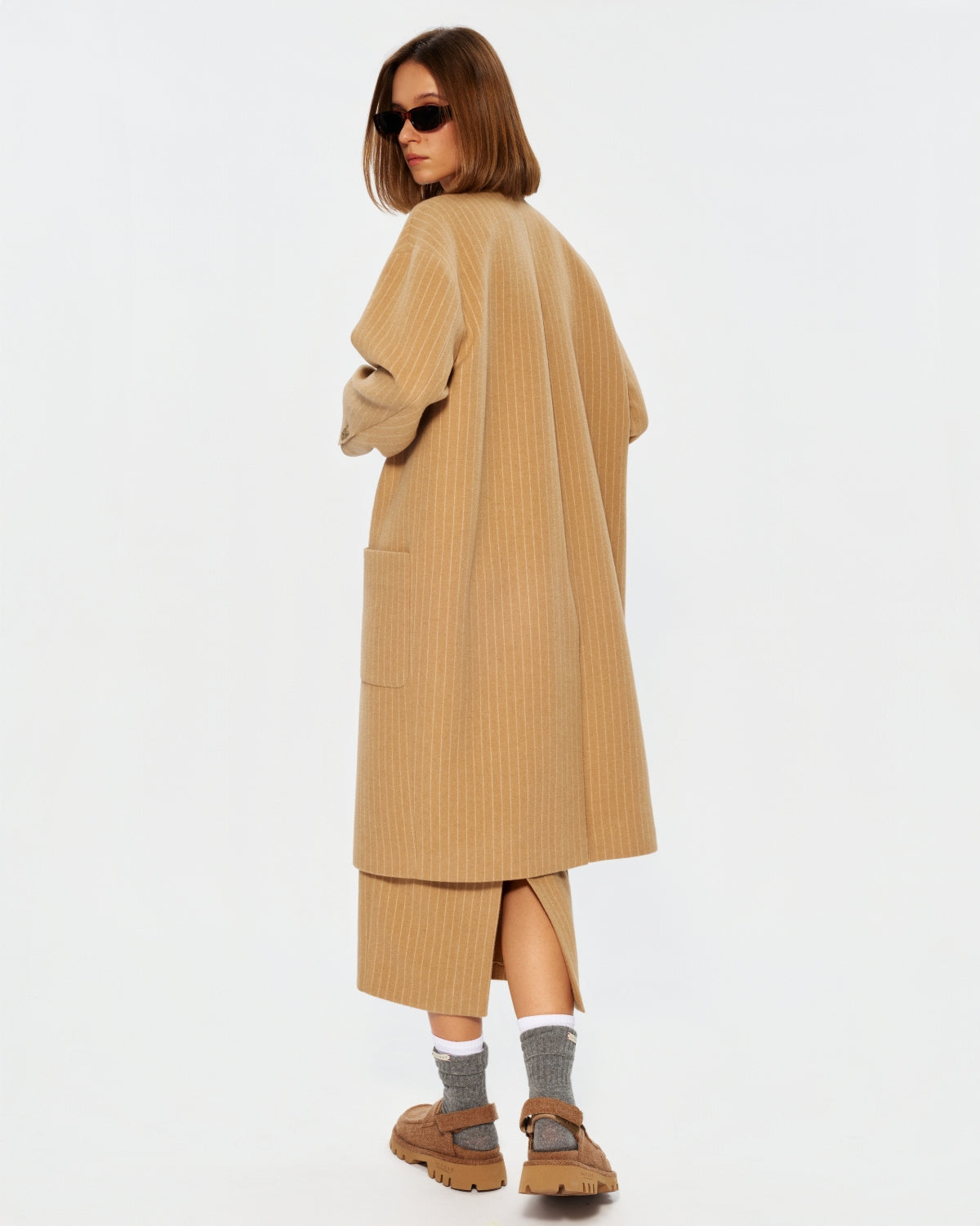 Двобортне пальто міді